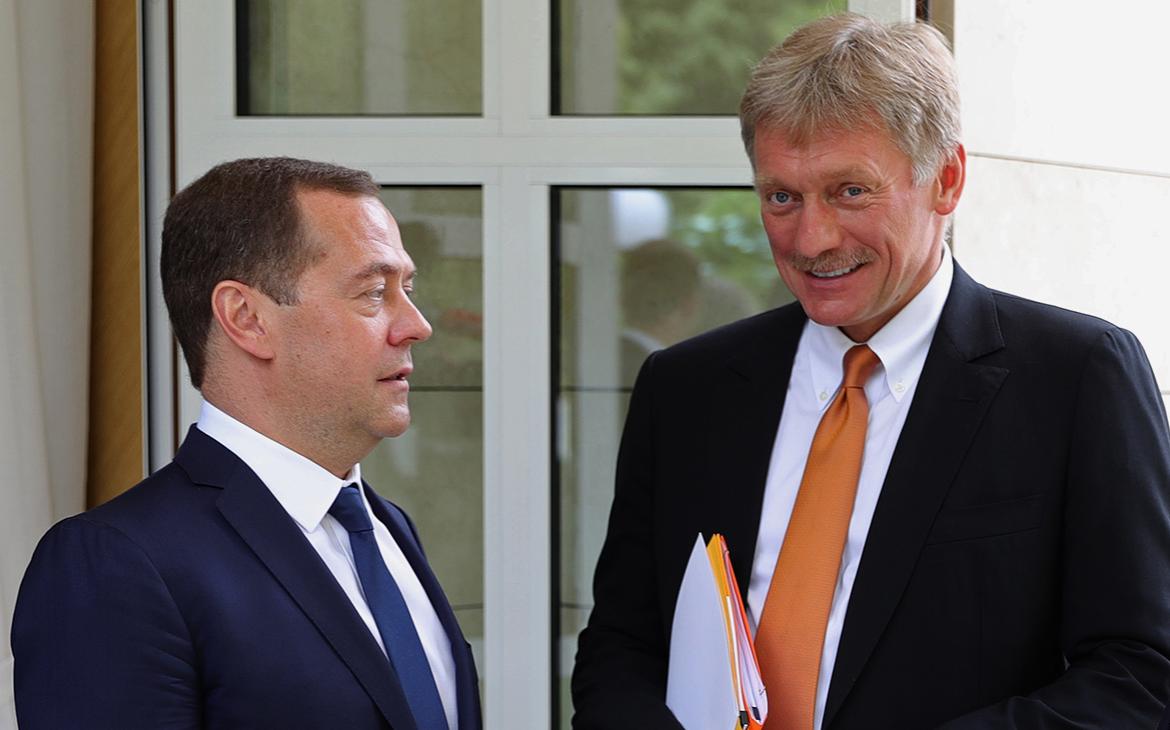 Песков объяснил гражданской позицией слова Медведева о «предателях»