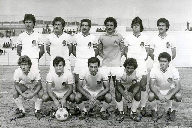 Реджеп Тайип Эрдоган (в центре, на первом плане) семь лет выступал за футбольный клуб Istanbul Electric Tram and Tunnels&nbsp;&mdash; с 1975 по 1981 год