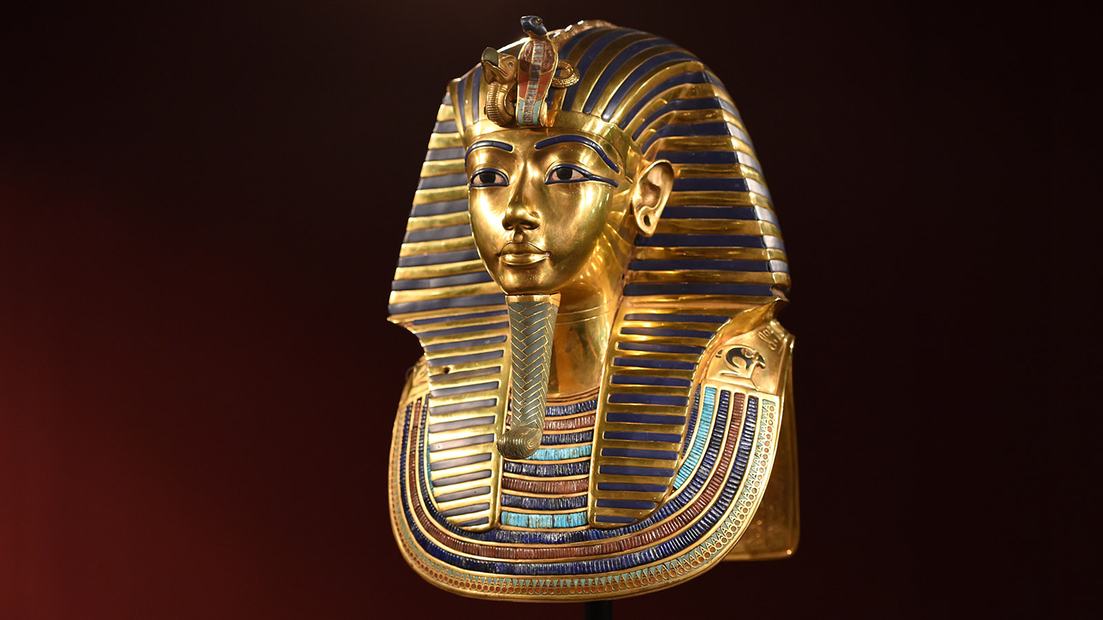 <p>Погребальная маска египетского фараона Тутанхамона. Демонстрировалась на выставке Tutanchamun&nbsp;&mdash; Sein Grab und die Schaetze в Малом олимпийском зале в 2015 году в Мюнхене</p>