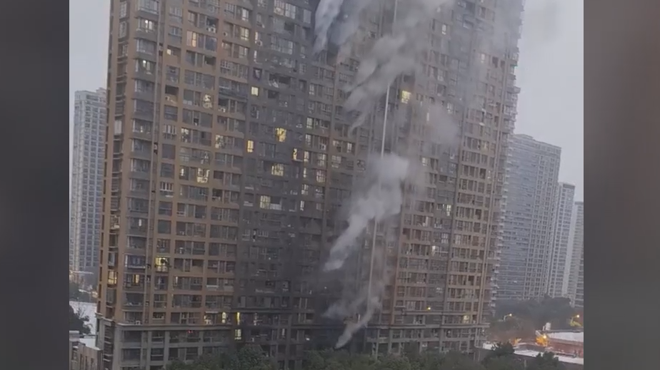 В Китае 15 человек погибли и более 40 пострадали при пожаре в жилом доме