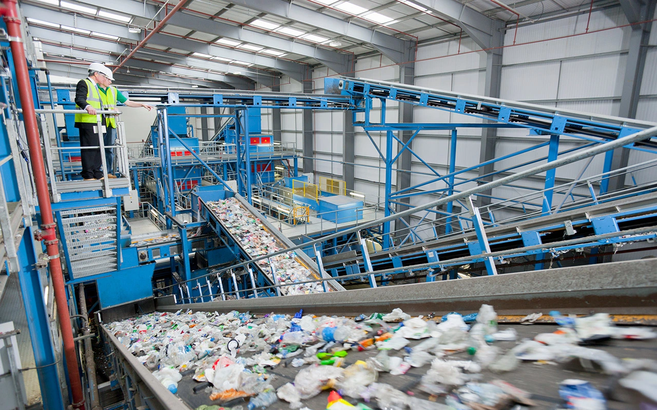 Также потребуется наладить сложную логистику сбора и переработки сырья