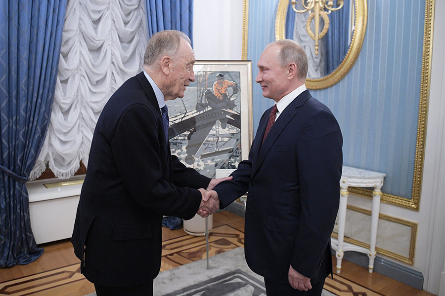 Президент России Владимир Путин поздравил композитора Родиона Щедрина с 85-летием и подарил ему картину &laquo;Монтажник-высотник&raquo;, 16 декабря 2017 год

Творческие заслуги композитора были отмечены многочисленными наградами. В 1970-м ему было присвоено звание народный артист СССР. Также композитор был удостоен Ленинской премии (1984), Государственной премии СССР (1972) и Государственной премии России (1992). Полный кавалер ордена &laquo;За заслуги перед Отечеством&raquo;. Лауреат театральной премии &laquo;Золотая маска&raquo; в номинации &laquo;Работа композитора в музыкальном театре&raquo; (2009, постановка Мариинского театра &laquo;Очарованный странник&raquo;).

В декабре 2022 года Щедрин стал первым обладателем медали Чайковского, учрежденной Русским музыкальным обществом. Награду ему вручили на исторической сцене Мариинского театра.