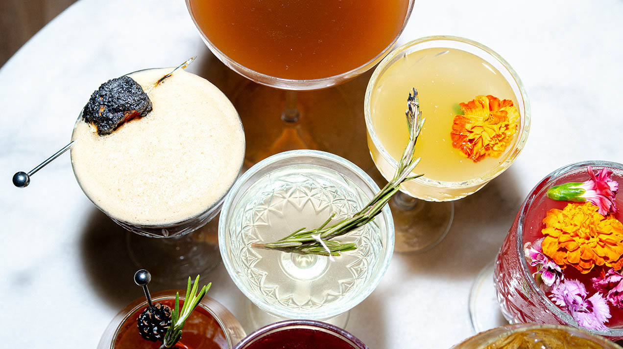 Один бокал, одно блюдо: яркие комбинации еды и коктейлей