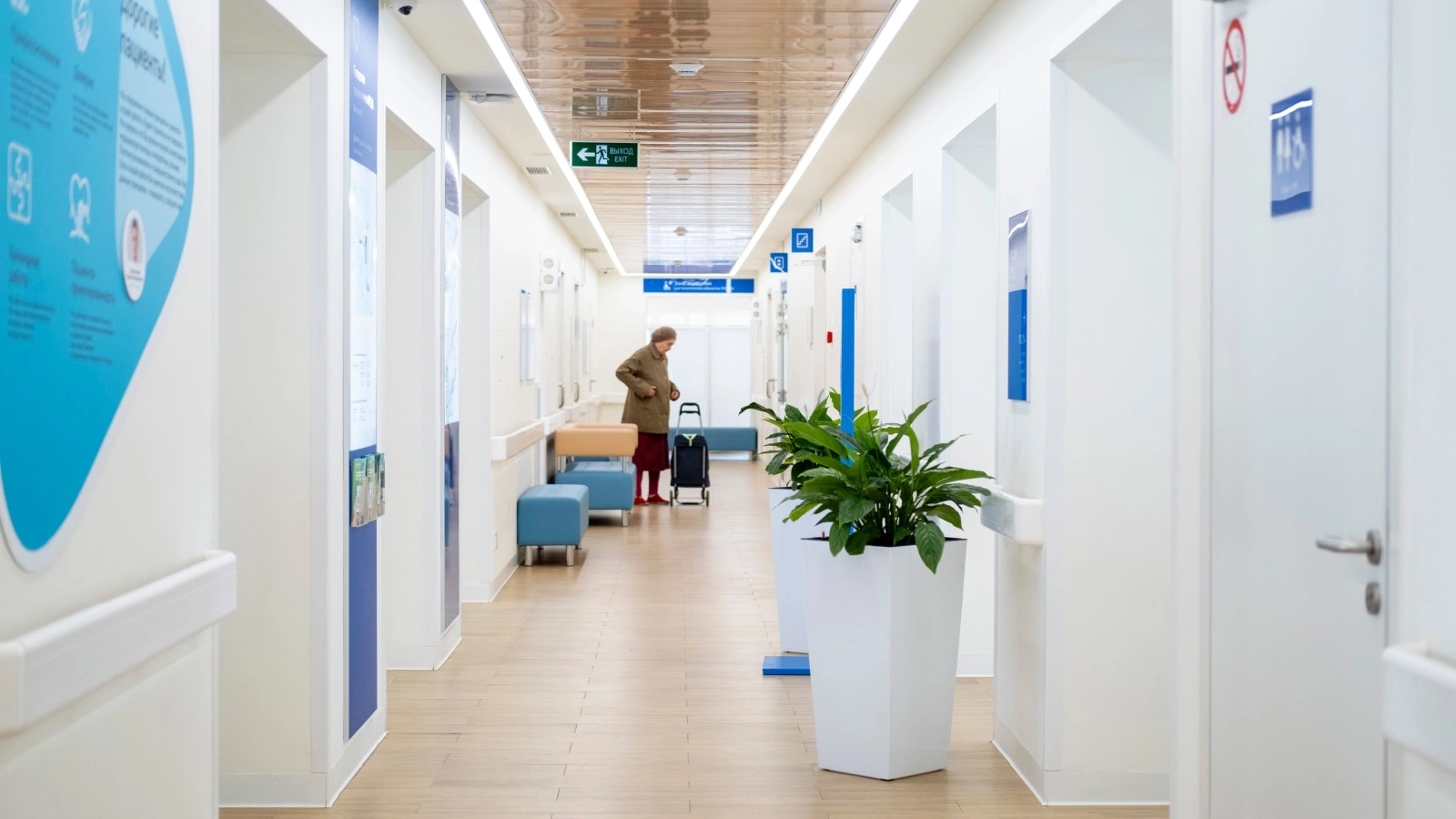 Как правило, на протяжении всех праздничных дней пациентов в поликлиниках принимают дежурные доктора и медсестры