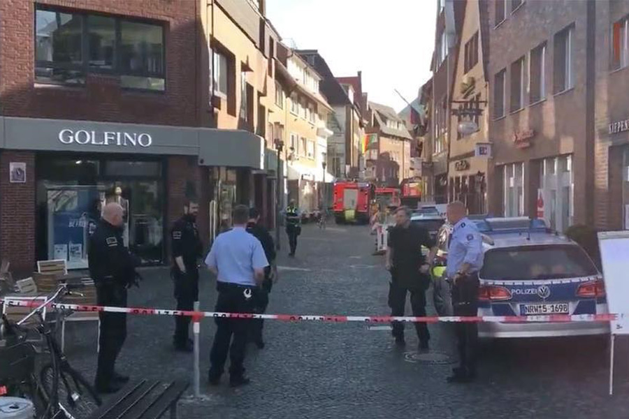 Местное издание Rheinische Post со ссылкой на два источника писало о том, что полиция ищет еще двух подозреваемых. Однако пресс-секретарь полиции сообщила, что поиски подозреваемых завершены и жителям города ничто не угрожает.