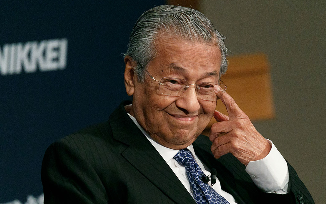 Премьер-министр Малайзии Махатхир Мохамад подал в отставку