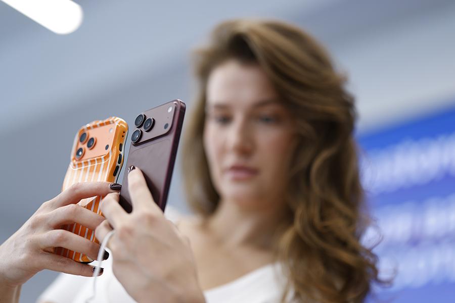 В Москве показали iPhone 18 перед стартом продаж. Фотогалерея