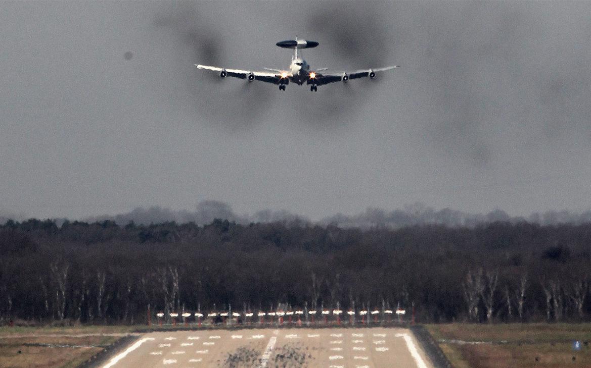 Захарова назвала агрессией отправку в Литву двух самолетов AWACS