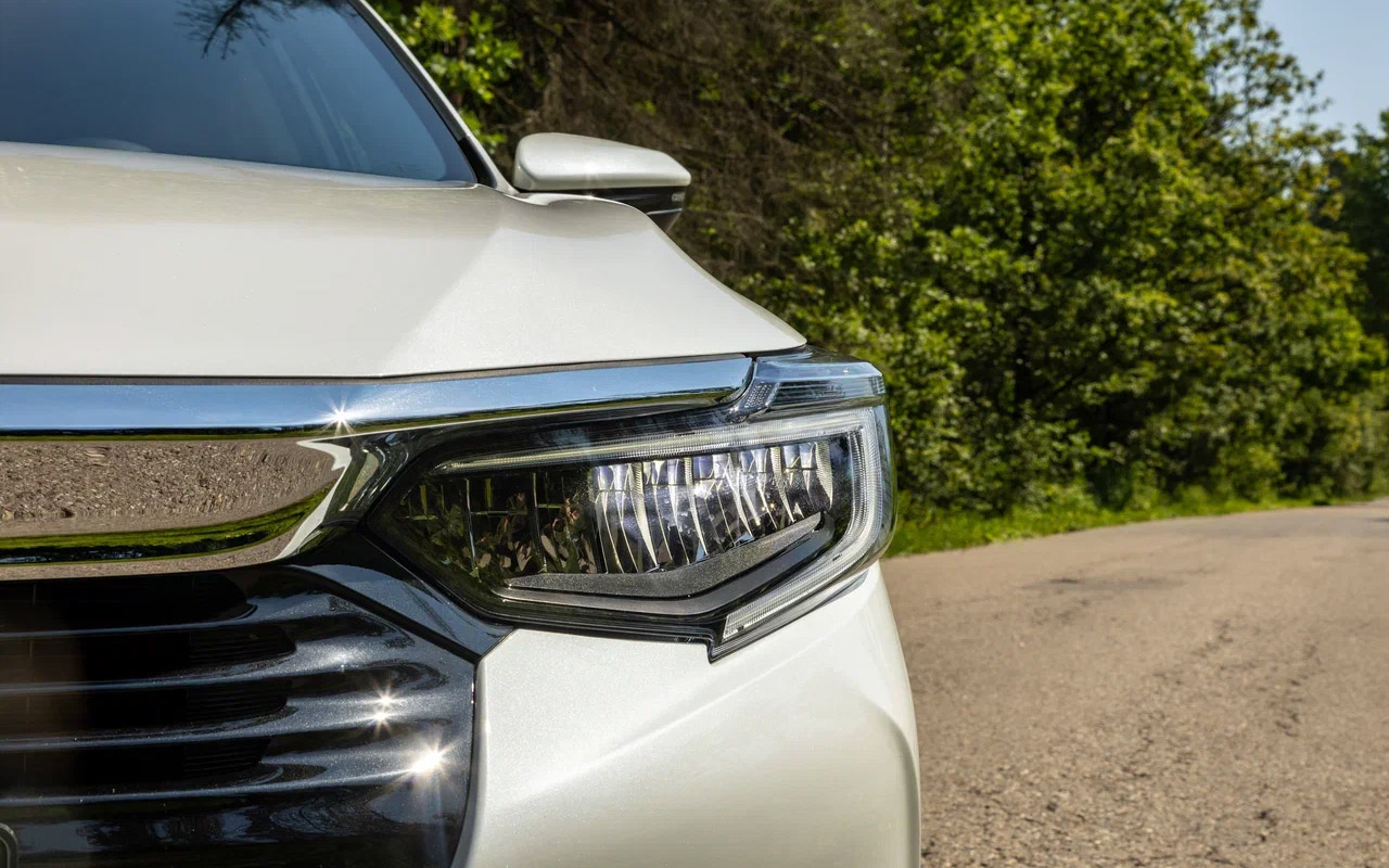 На светодиодных фарах в случае с&nbsp;Honda Crider экономить не стали, а вот &laquo;противотуманки&raquo; здесь обычные, с галогенными лампочками. Подсветки поворотов также нет
