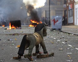 Парламент Британии прерывает отпуск из-за беспорядков в Лондоне