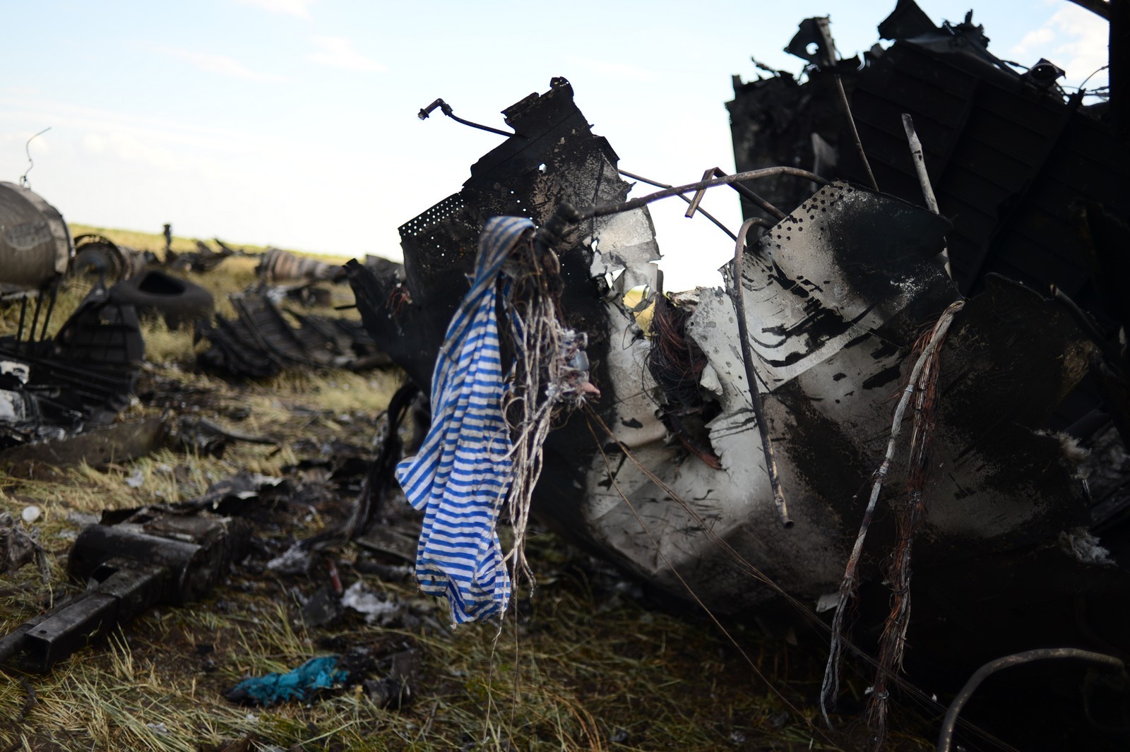 Место падения военно-транспортного самолета ИЛ-76 ВВС Украины, сбитого ополченцами Луганска.