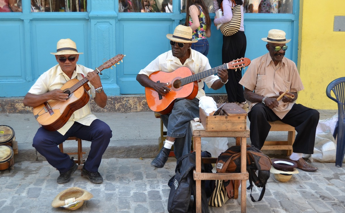Уличные музыканты в Гаване, столице Кубы