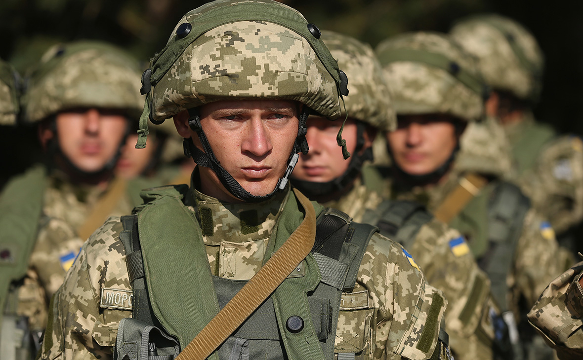 Зеленский одобрил увеличение численности армии Украины на 100 тыс."/>













