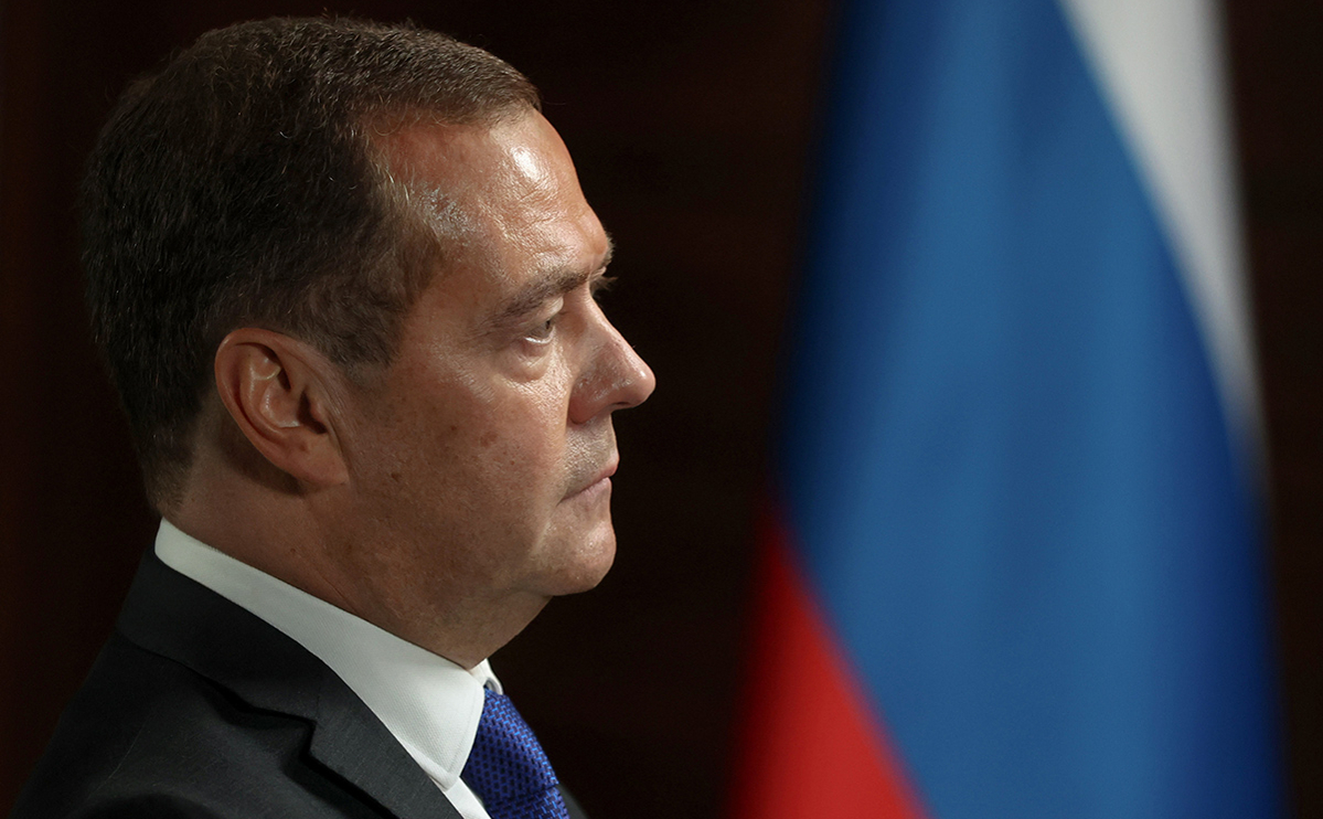 Медведев пригрозил ответить в случае удара Украины по Крымскому мосту"/>













