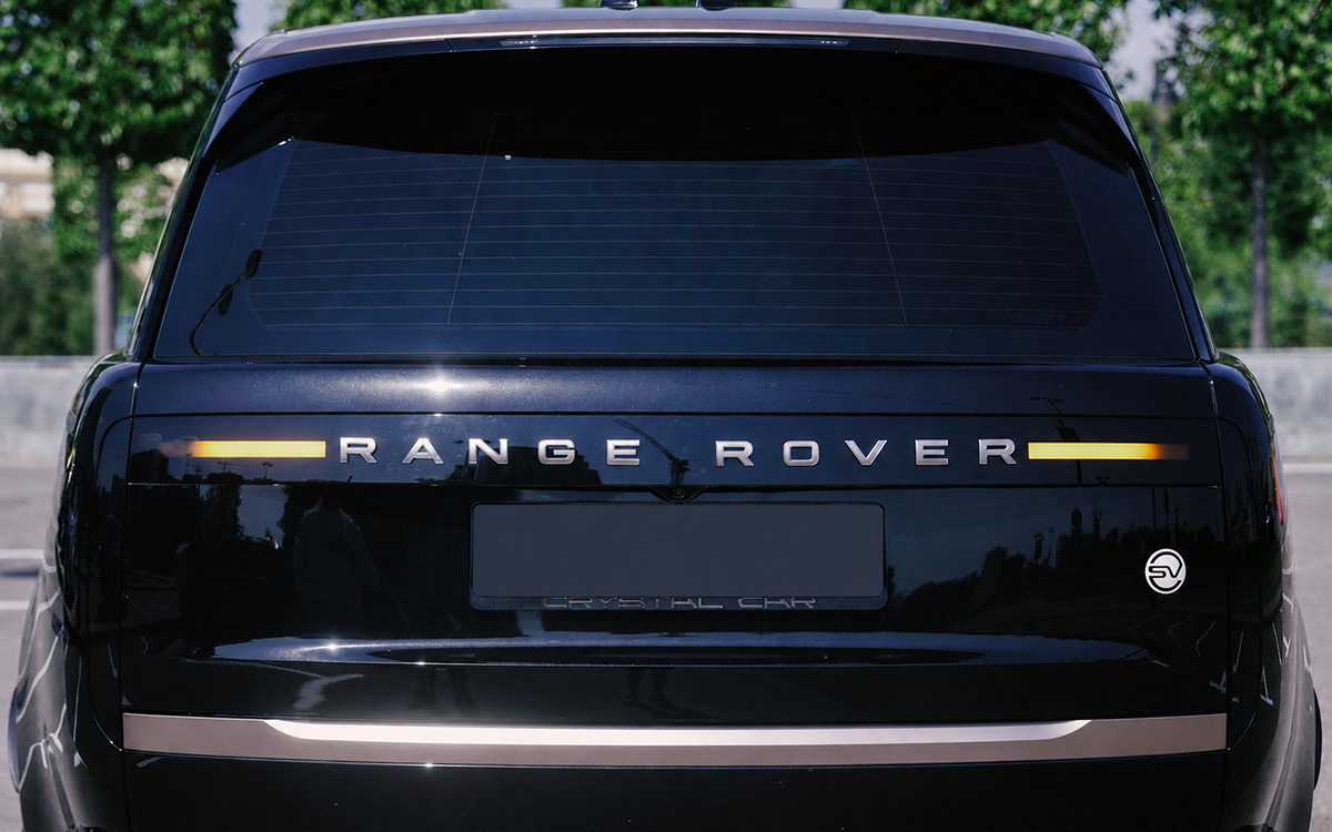 Из-за нового стиля&nbsp;Range Rover сзади напоминает собой капсулу на колесах. Нравится не всем