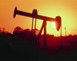 МЭА: Новые санкции могут лишить Иран четверти нефтедобычи