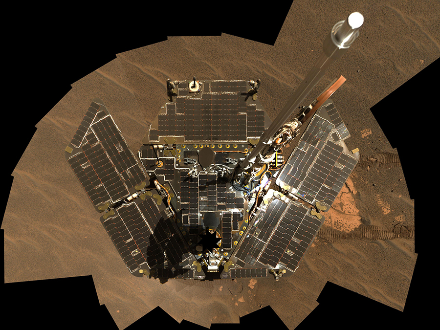 ​За время своей миссии марсоход преодолел 45&nbsp;км пути вместо запланированного 1&nbsp;км и превысил время своей работы в 60 раз&nbsp;&mdash; вместо 90 марсианских дней провел на планете 15 лет (день на Марсе равен 1,025957 земного дня)
