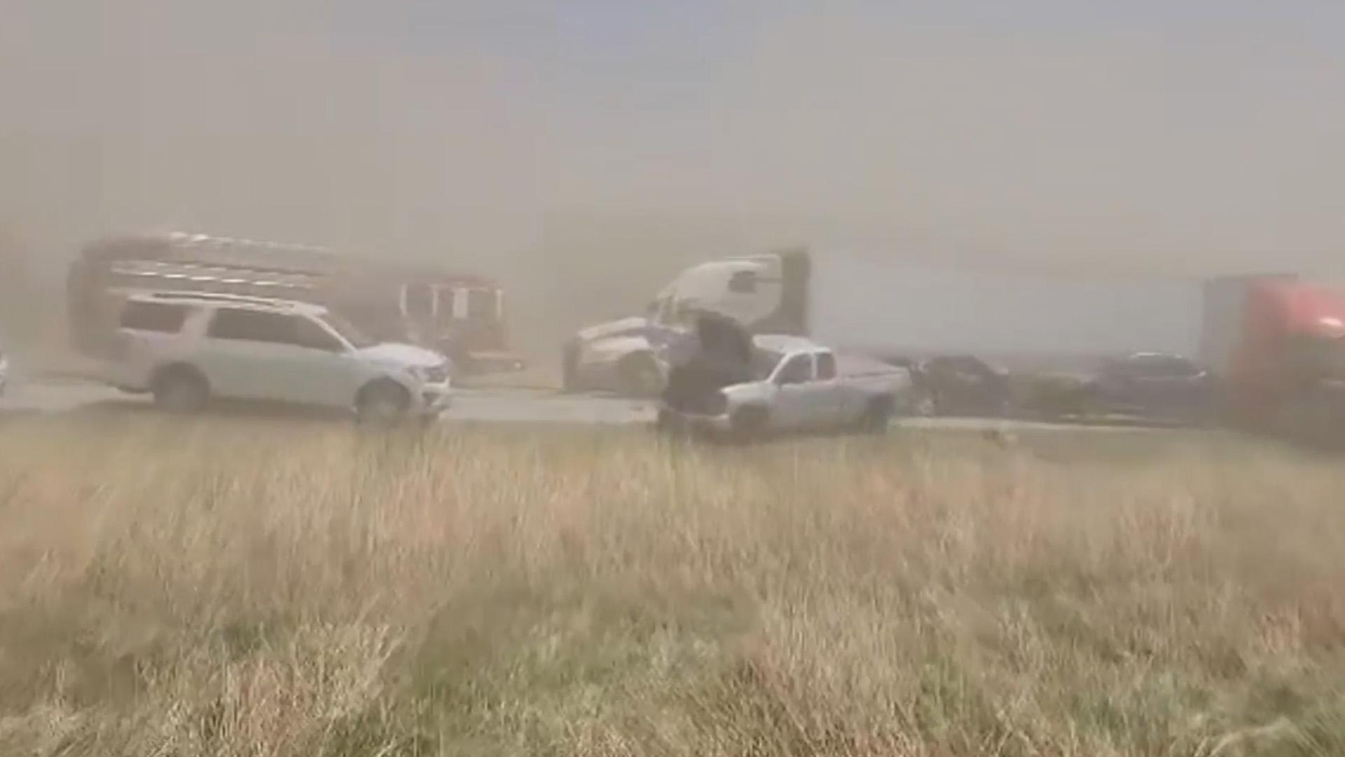 Сотня машин столкнулись в США из-за пыльной бури. Видео