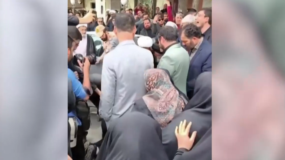 В Тебризе собрались скорбящие по погибшему президенту Ирана. Видео