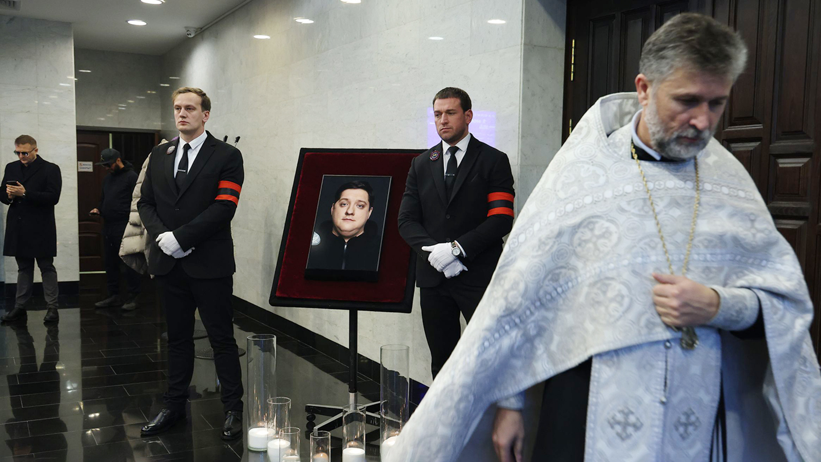 Церемония прощания с актером Романом Поповым