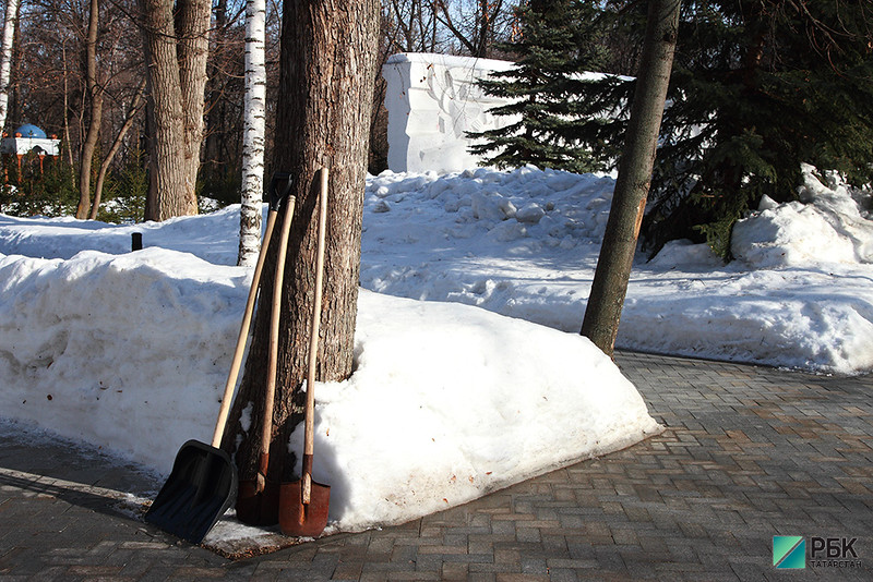 В Татарстане аферисты наживались на аренде лопат для рытья могил