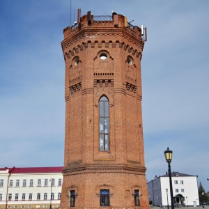 Башня находится возле Кремля
