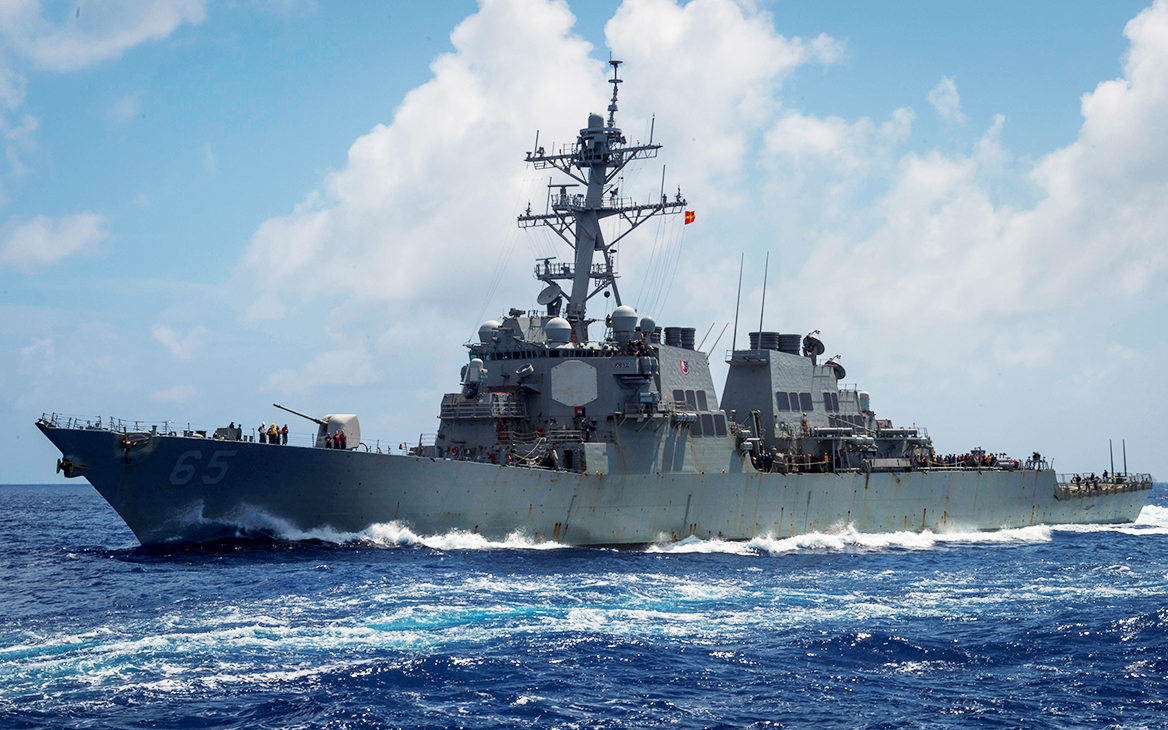 Китай обвинил эсминец ВМС США во вторжении в территориальные воды страны