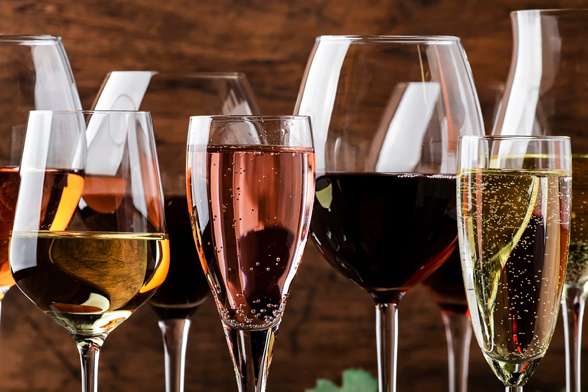 Генеральный директор австрийского производителя бокалов Riedel Максимилиан Йозеф Ридель заявил, что идея универсального бокала для вина — это заблуждение