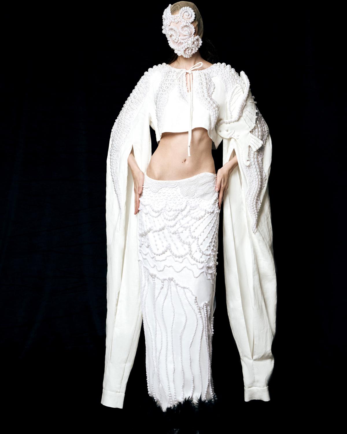 Коллекция «Мета-сказка» в честь 25-летия модного дома Alena Akhmadullina