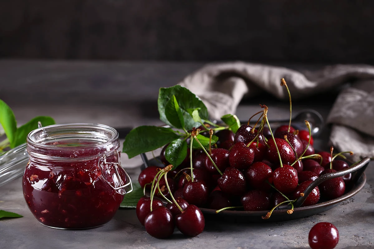 Варенье из клубники и вишни