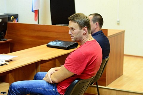 Суд оставил Алексея Навального под арестом 