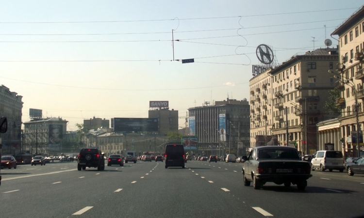На дорогах в центре Москвы появятся металлические ограждения