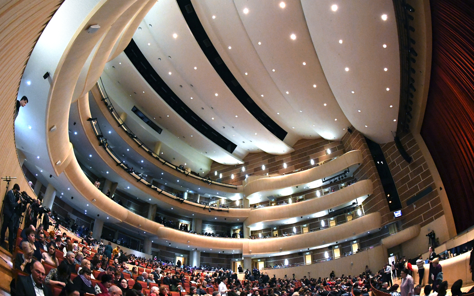 Власти поручили расширить репертуар театров оперы и балета классикой