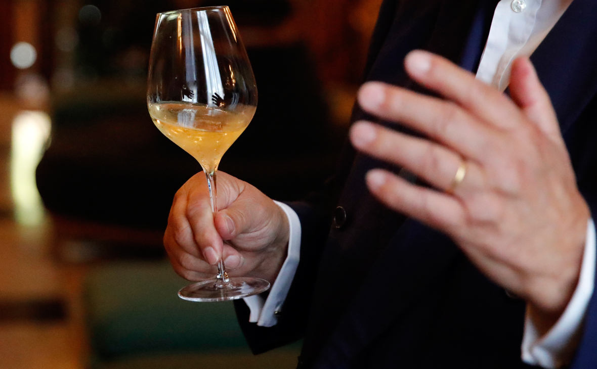 Фото бокал шампанского в руке