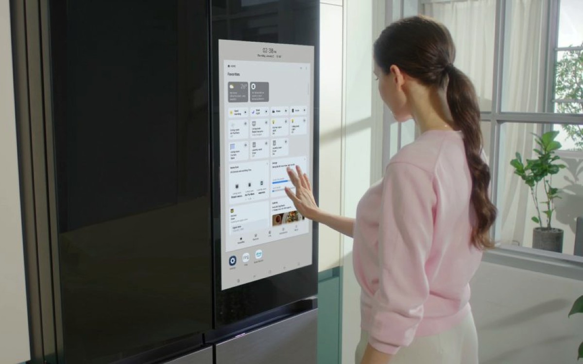 Samsung показал необычный холодильник. На нем можно смотреть YouTube | РБК  Life