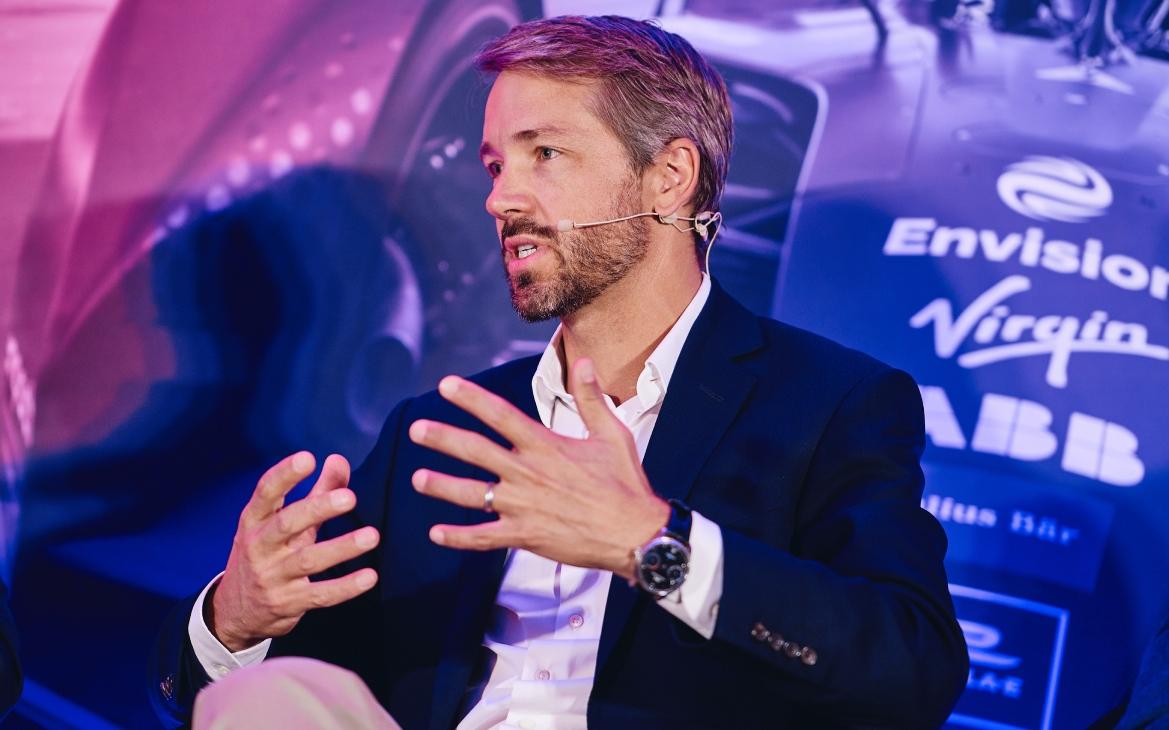 «Ричард с нами навсегда». Как преемник Брэнсона руководит Virgin Group