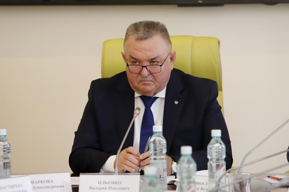 председатель транспортного комитета Заксобрания Новосибирской области Валерий Ильенко (Фото: пресс-служба областного парламента) 