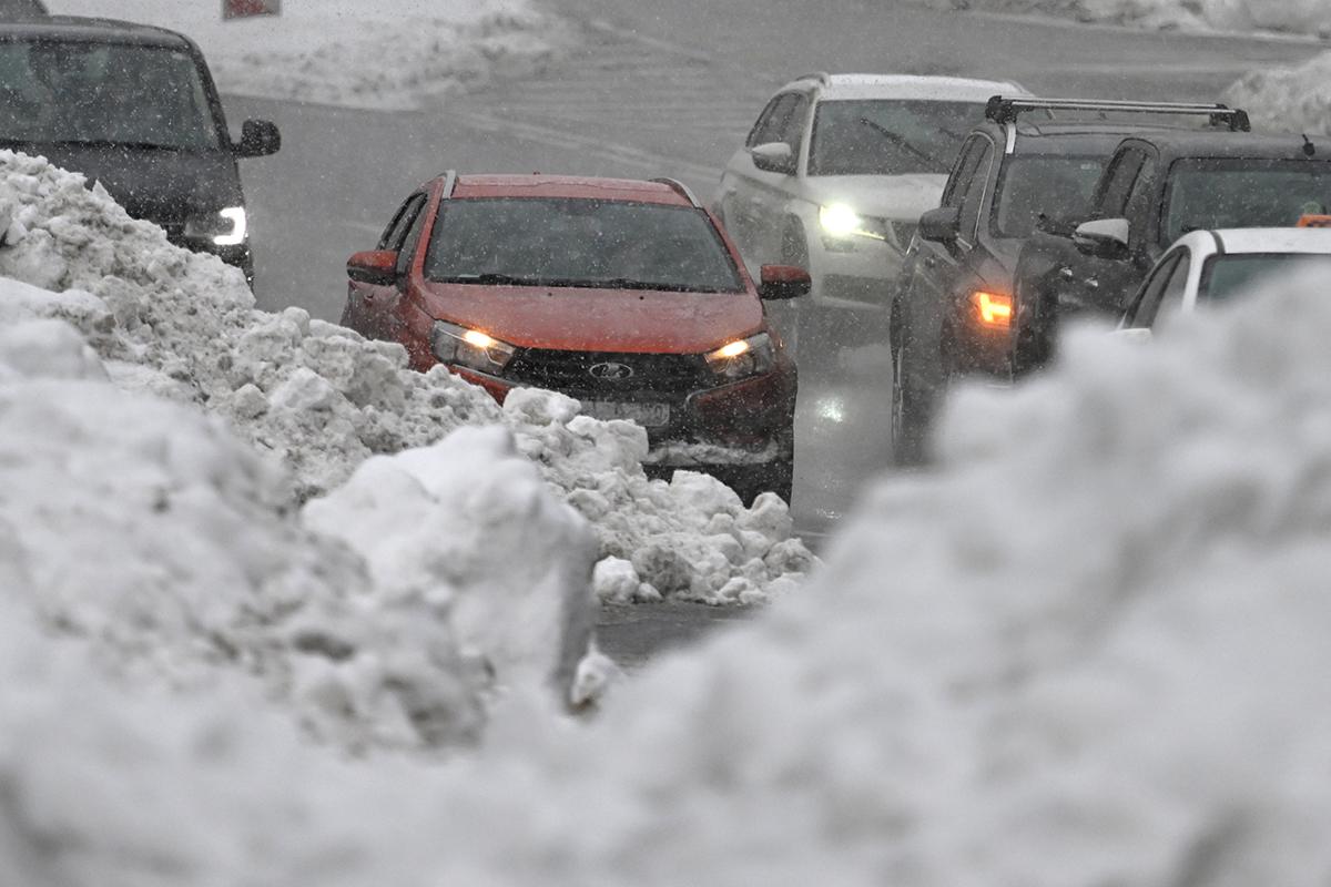 Движение автомобилей на улице Лубянка в Москве, 11 января 2026 года