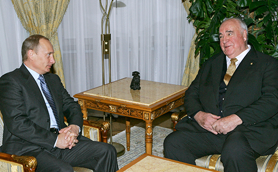 Владимир Путин и Гельмут Коль (слева направо) во время встречи в резиденции Путина в&nbsp;Ново-Огарево в 2006 году.