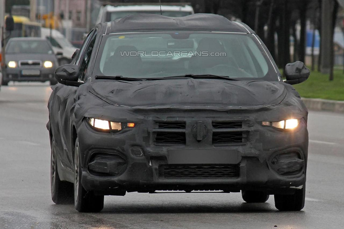 Новый седан Fiat Linea впервые замечен на тестах :: Autonews