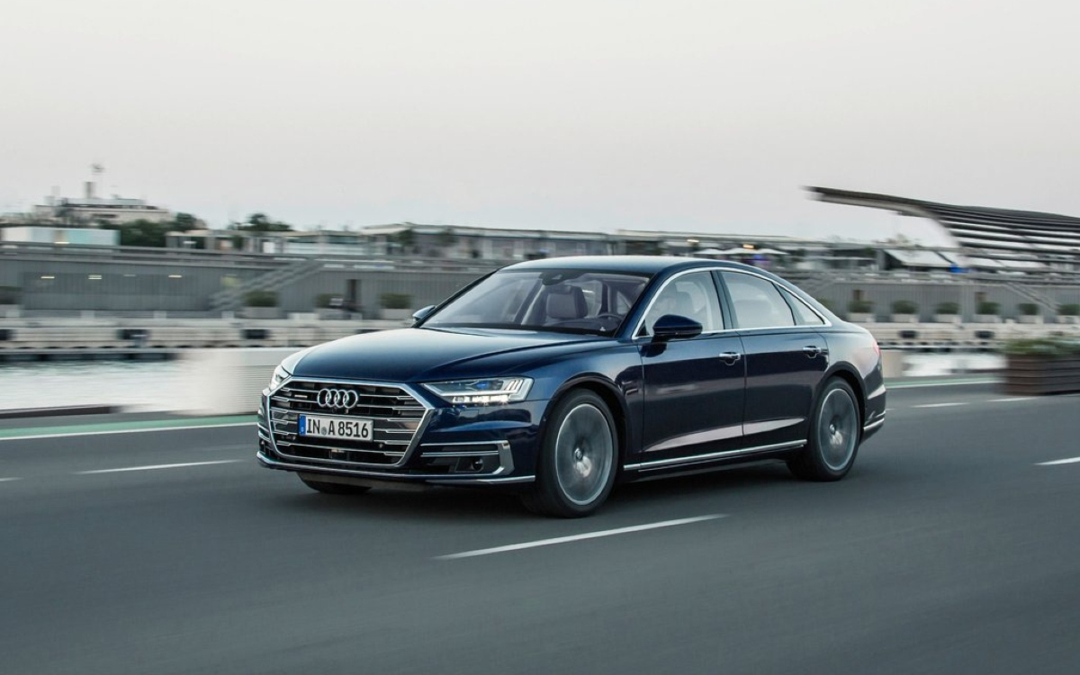 Audi отправит на сервис седаны A8 в России из-за проблем с двигателем