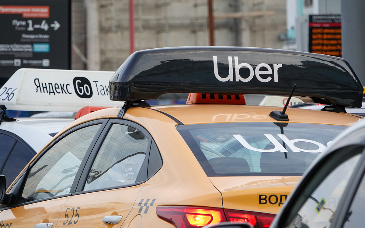 В работе «Яндекс Go» и еще трех сервисов такси произошел сбой