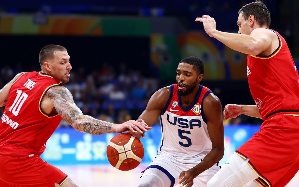 Сборная США сенсационно проиграла в полуфинале ЧМ по баскетболу