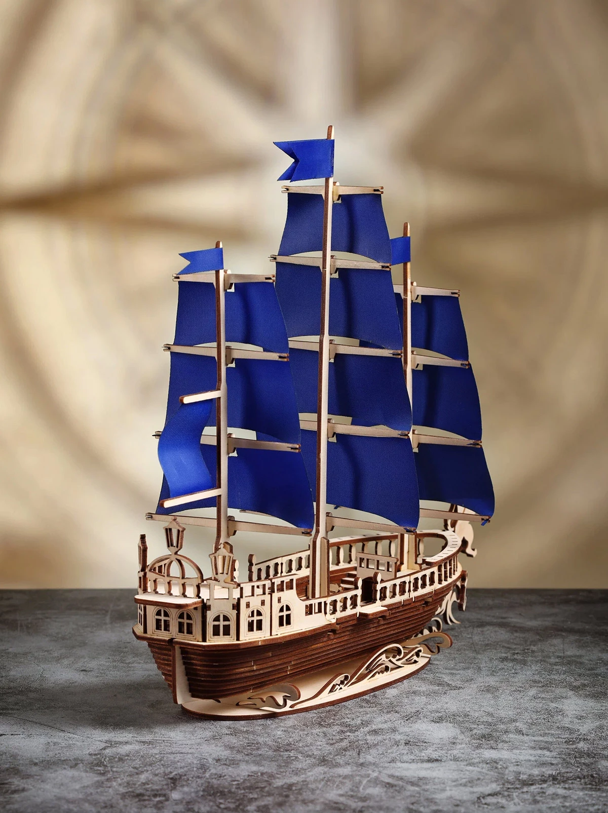 <p>Сборная модель парусного корабля</p>

<p></p>