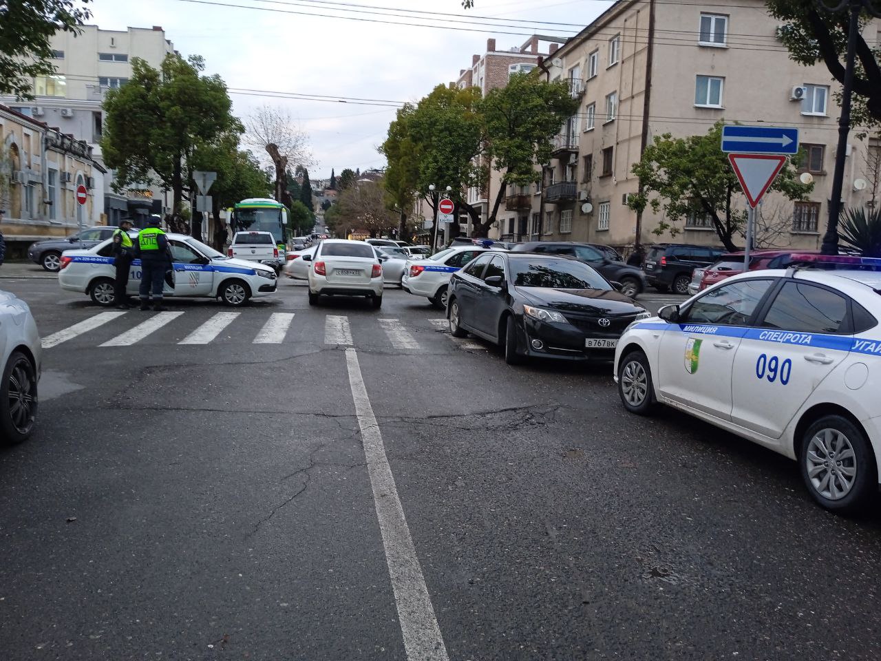 В Абхазии началась акция протеста из-за передачи госдачи в Пицунде России —  РБК