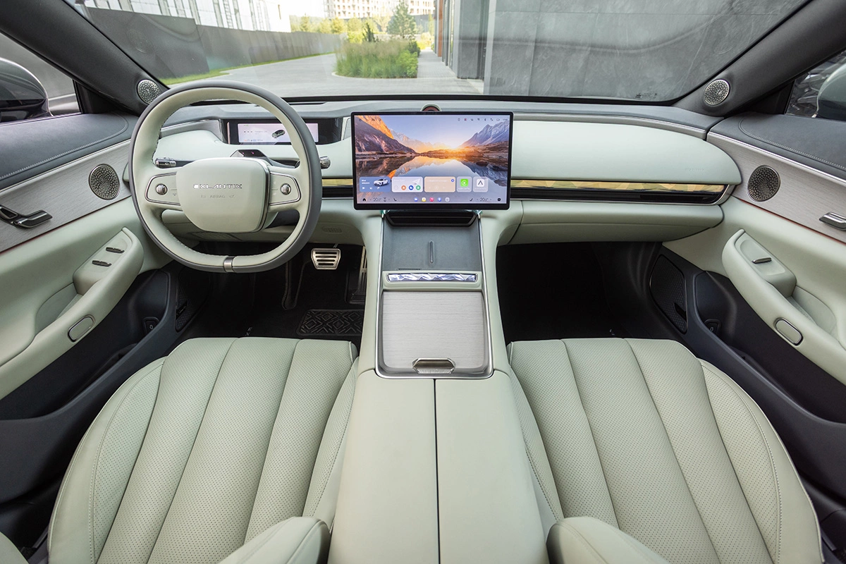 Город, трасса, трек: как новому Exlantix ES удается быть идеальным везде