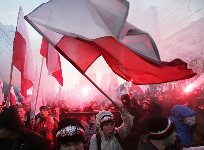 Польский марш: в Варшаве толпа атаковала посольство России