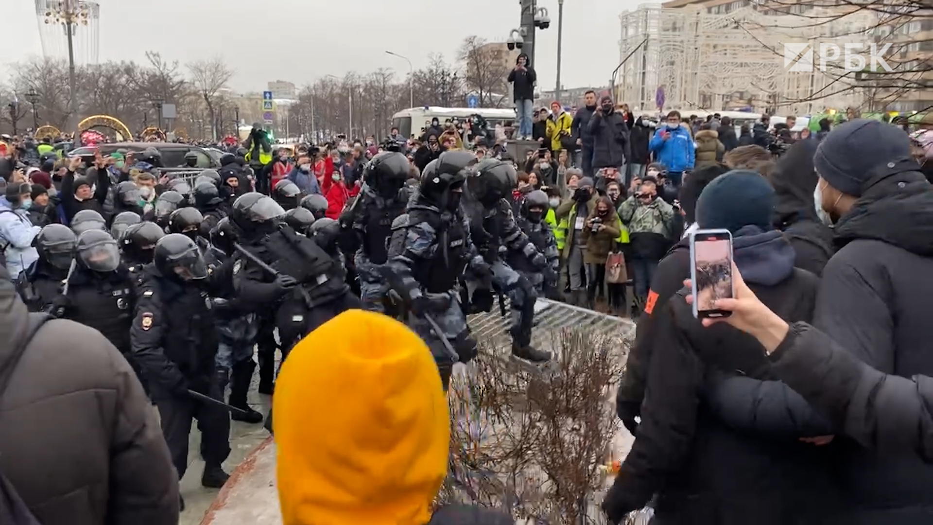 Митинг в москве 17 февраля. ОМОН на Пушкинской площади. Митинг на Пушкинской площади.