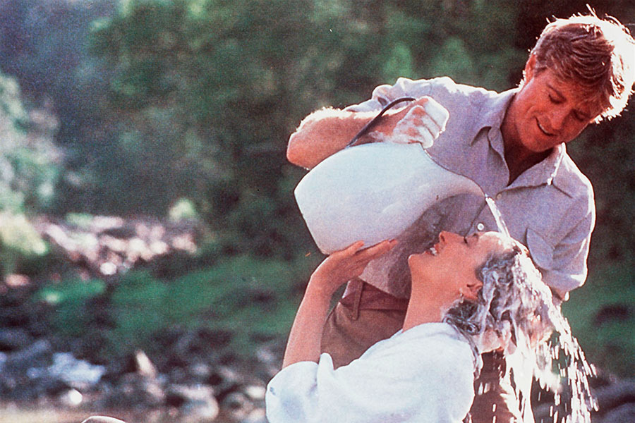 Оскароносная драма &laquo;Из Африки&raquo; режиссера Сидни Поллака. Роберт Редфорд сыграл охотника, влюбленного в баронессу в исполнении Мерил Стрип, 1985 год.