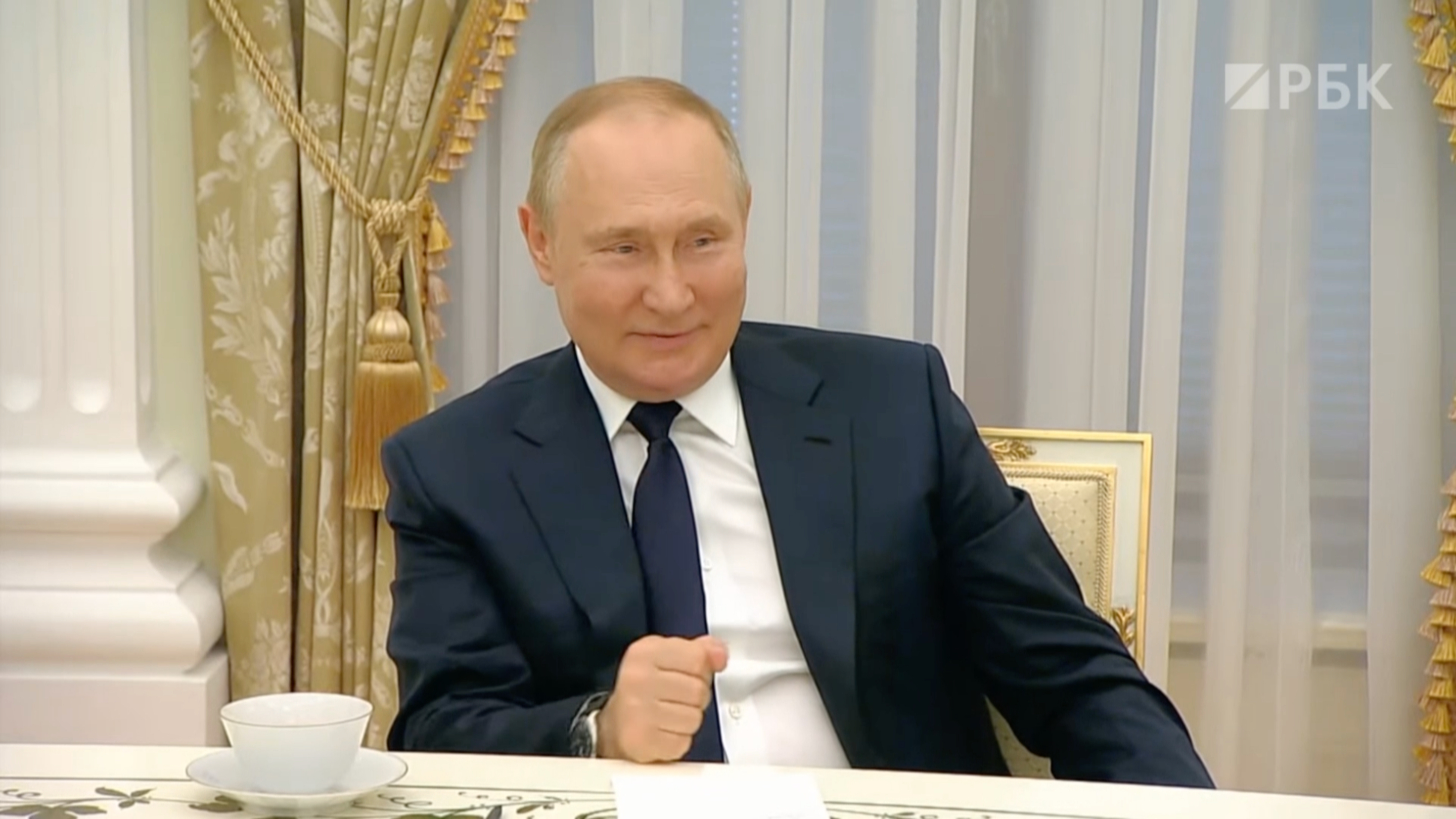 Путин объяснил возвращение ИТ-специалистов в Россию словами «дома лучше»